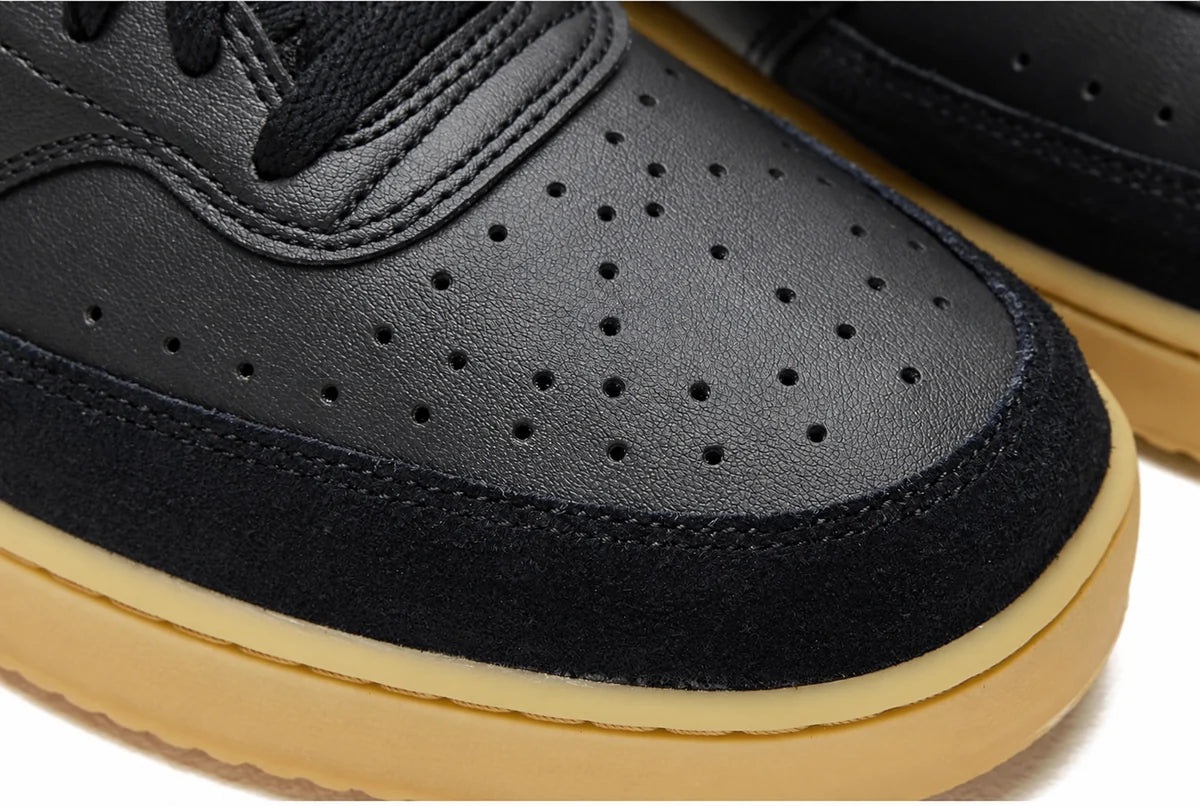 Women's Classic Low-Top Trainers in Black Gum Light Brown Sail, view 7.