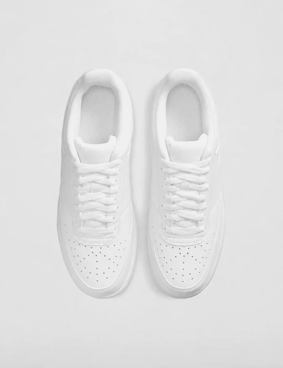 Women's Classic Low-Top Trainers in White, view 5.