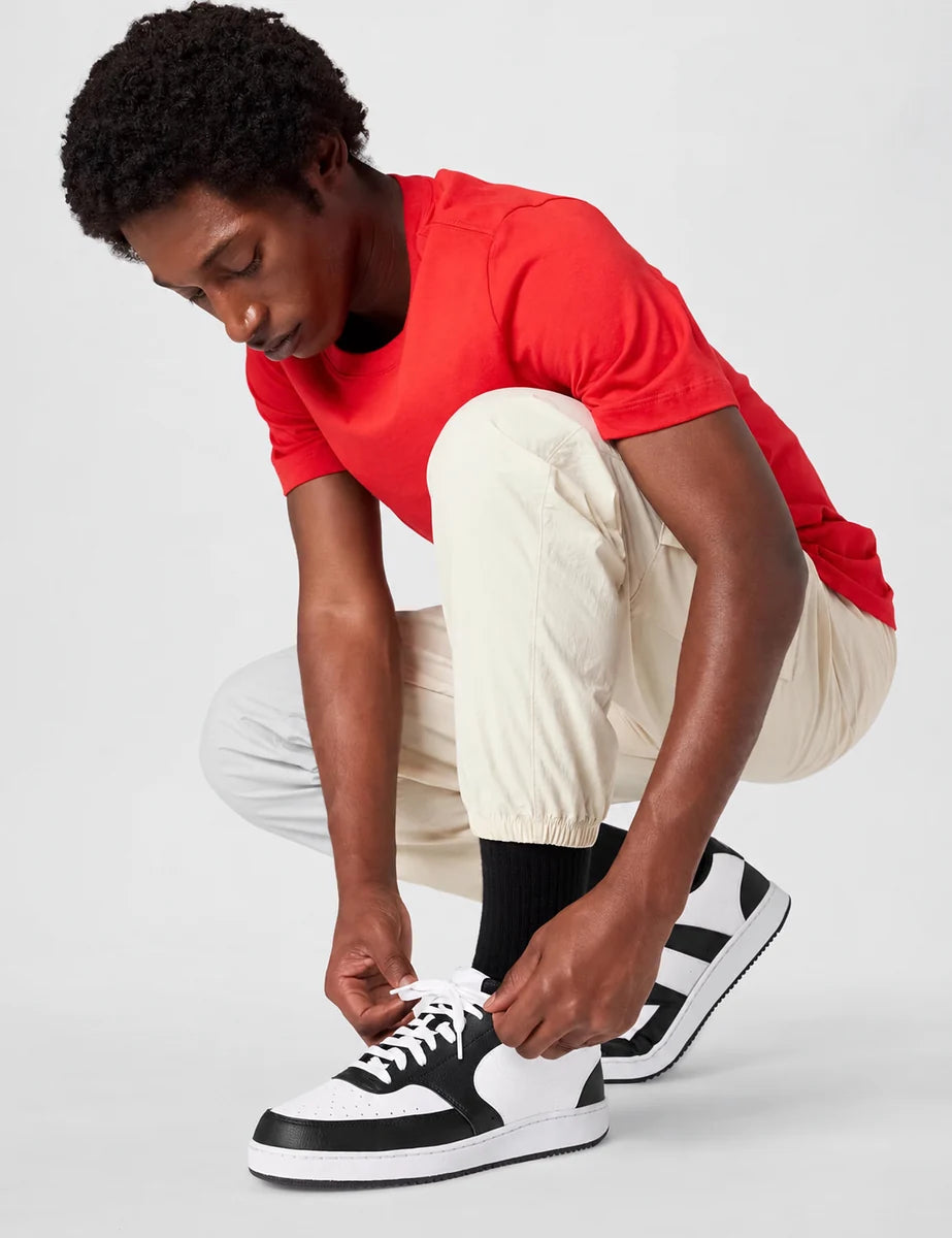 Women's Classic Low-Top Trainers in Black White, view 2.