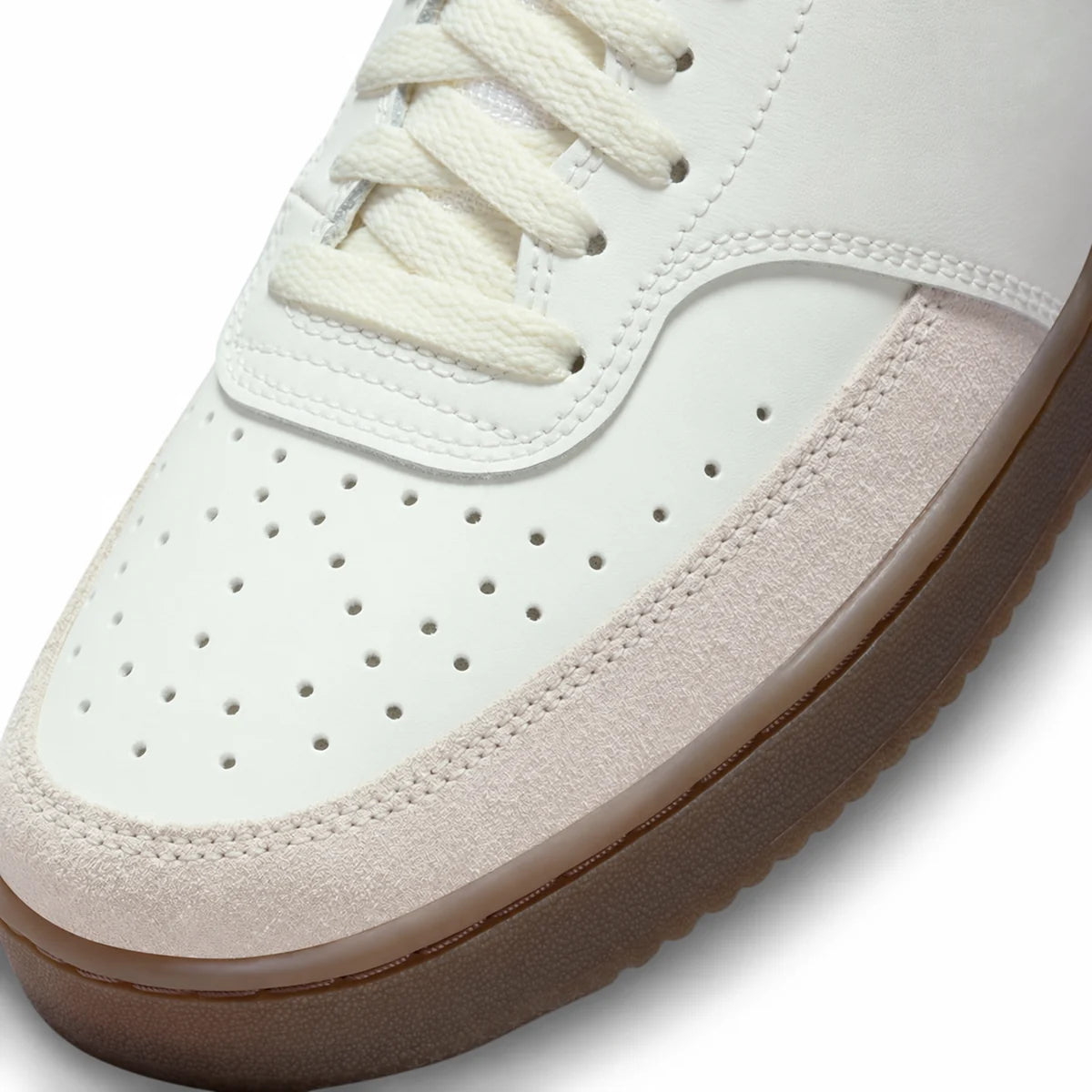 Women's Classic Low-Top Trainers in Sail Black Lt Orewood Brown, view 6.