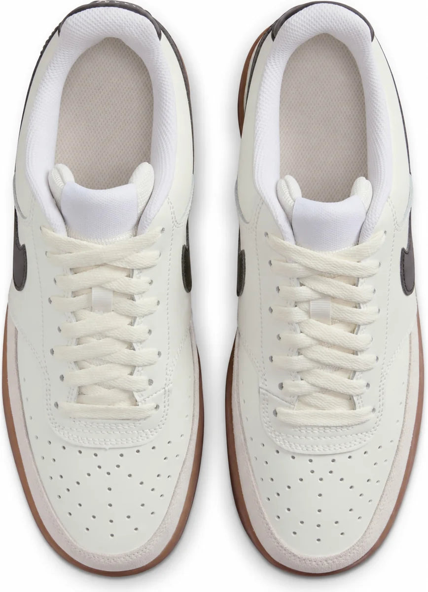 Women's Classic Low-Top Trainers in Sail Black Lt Orewood Brown, view 4.